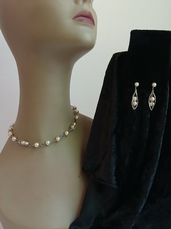 Vintage Jewelry - Vintage 50'/60's MCM Faux Pearl 15" Swirl Pod Choker & Screw Back Earring Set